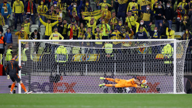 Rulli le dio al Villarreal la Europa League en la final ante Manchester United