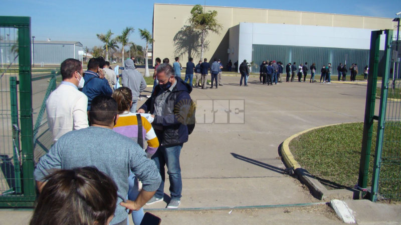 Comenzó la vacunación para mayores de 40 años, con y sin turno