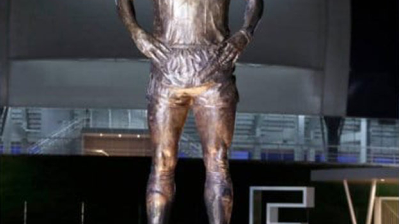 El plantel argentino inauguró la estatua de Maradona