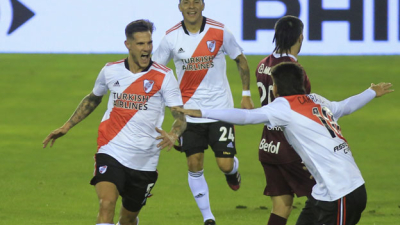 River fue un festival de fútbol y goles ante Lanús