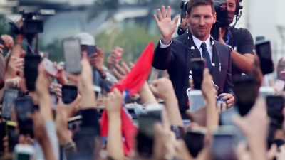 Así fue el recibimiento de los hinchas del PSG a Messi tras su presentación oficial