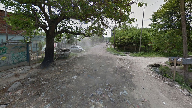 Una joven de 18 años fue asesinada y uno de 25 está gravemente herido tras quedar en medio de un tiroteo narco
