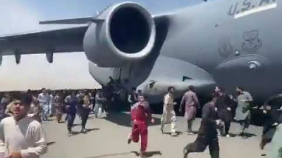 Impactantes imágenes del aeropuerto internacional afgano luego de que los talibanes tomaran Kabul