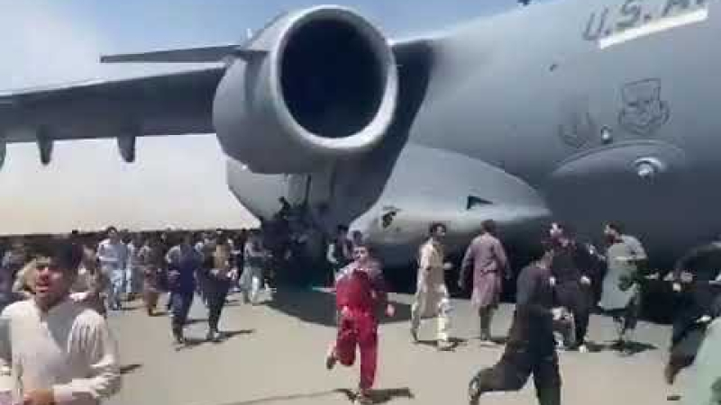Impactantes imágenes del aeropuerto internacional afgano luego de que los talibanes tomaran Kabul