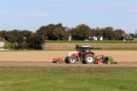 tractor 1.jpg