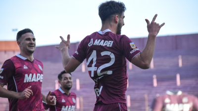 Lanús ganó y trepó a la punta