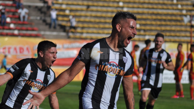Sarmiento y For Ever repartieron puntos en el superclásico chaqueño