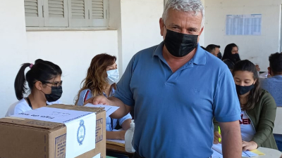 Polini sorprendió a las autoridades de mesa y valoró la “gran concurrencia a las urnas”