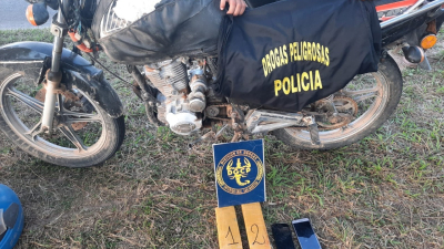 San Martín: llevaban dos "panes" de marihuana entre sus ropas y fueron detenidos