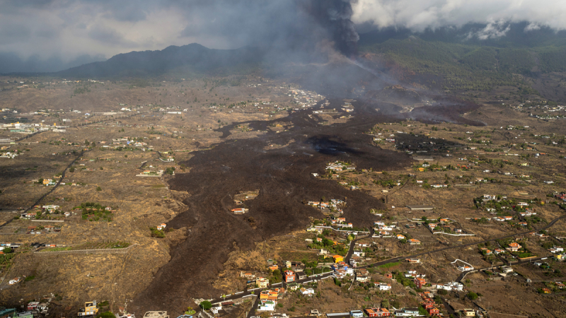 Agricultores se desesperan mientras el volcán arrasa la cosecha de plátanos de La Palma