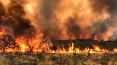 Incendios forestales en Córdoba: el fuego avanza y los vientos complican las tareas de los brigadistas