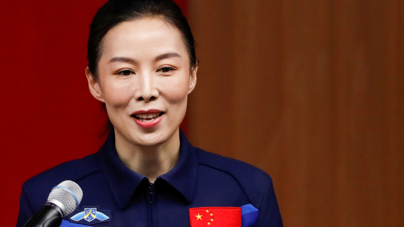   China enviará tres astronautas a su estación espacial