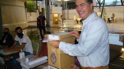 Capitanich votó y evaluó las dificultades que se presentan por las lluvias en casi toda la provincia