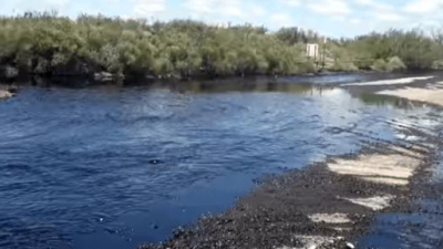 Gran derrame de petróleo en Río Negro por una falla en el oleoducto troncal