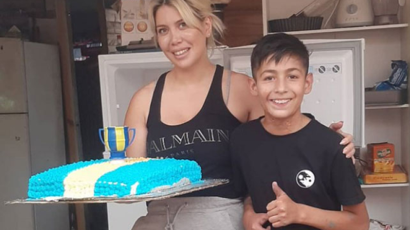 Wanda le compró una torta a Joaquín y lo mostraron en las redes