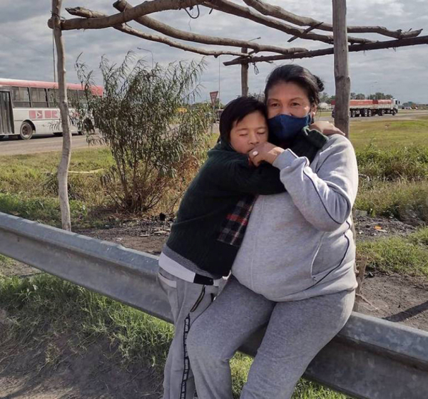 Tras la publicación de NORTE y a ayuda de la gente, Elena y su hijo volvieron a Formosa. MARCELO CACERES.