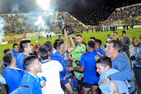 ALVEAR SE CONSAGRÃ“ CAMPEON DEL TORNEO APERTURA. 04-10-2021. Jorge "Punky" Flores.