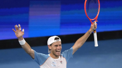 Schwartzman venció a Tsitsipas y mantiene a la Argentina en carrera en la ATP Cup