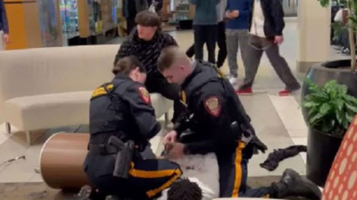 Racismo: la policía atacó a un joven afroamericano que se peleaba con un blanco