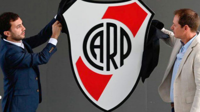 River presentó un nuevo escudo