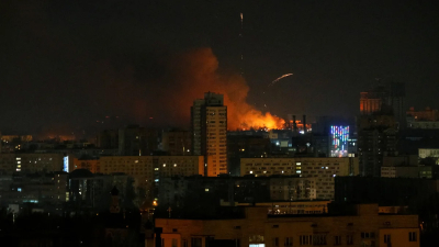 Las tropas rusas atacan de nuevo y se escuchan fuertes explosiones en Kiev
