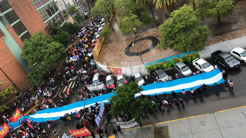 En Resistencia también se replicó la marcha nacional en contra del acuerdo con el FMI