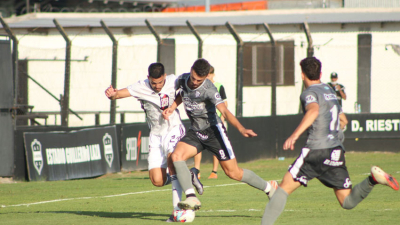 For Ever sumó un nuevo empate ante Riestra y alargó su invicto