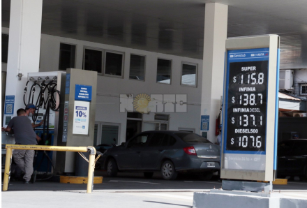 YPF pizarra marzo.JPG