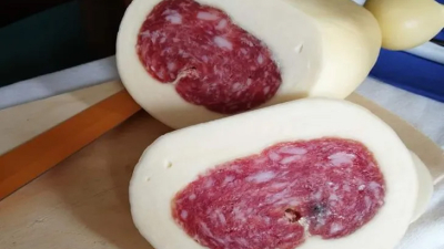 Queso a caballo del emigrante: un invento para traficar chacinados que creó un manjar
