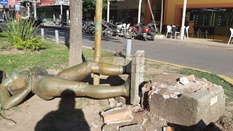 Derribaron una de las esculturas emblemáticas de Resistencia