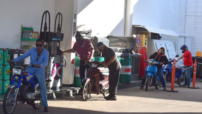 "La gente carga nafta a pesar de los aumentos, pero por el mismo monto"