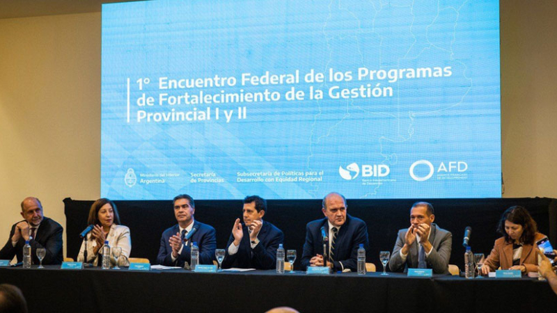Capitanich expuso en Buenos Aires y hoy desarrolla intensa agenda en Chile