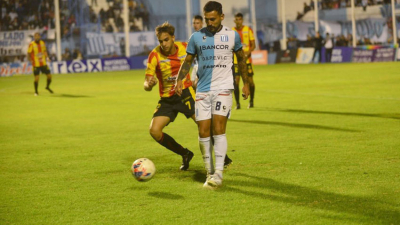 Sarmiento lo tenía en el bolsillo y se le escapó el triunfo ante el líder Racing en el adicionado