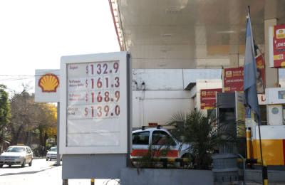 Shell pica en punta y aumenta productos diésel 2,5 %