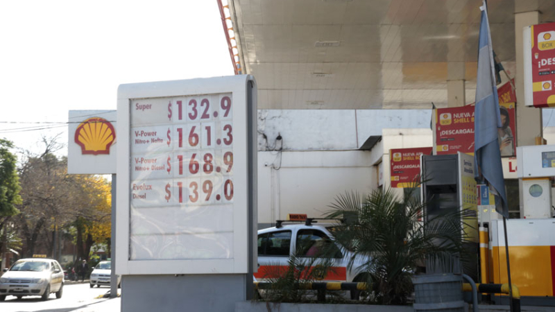 Shell pica en punta y aumenta productos diésel 2,5 %