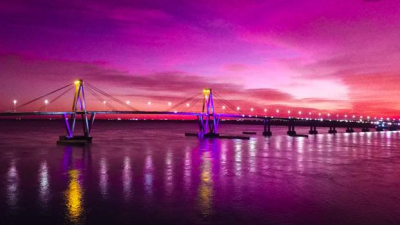 Iluminaron de violeta el puente interprovincial cómo acción simbólica del Ni Una Menos
