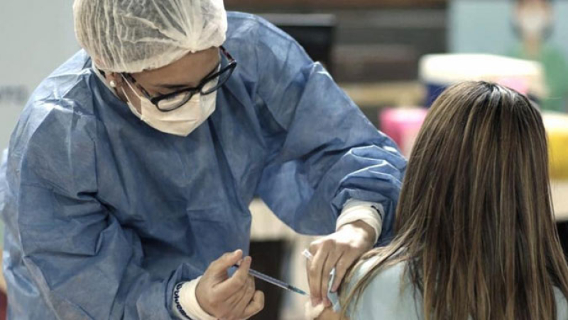 Por primera vez en dos meses descendieron los casos de coronavirus