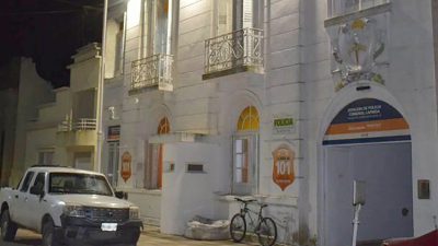 Hallaron muerta a una joven en la comisaría donde estaba detenida