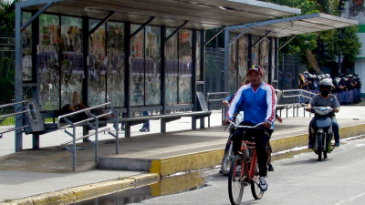 Tercer día a pie: usuarios rehenes del conflicto del transporte urbano