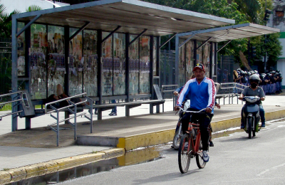 Tercer día a pie: usuarios rehenes del conflicto del transporte urbano
