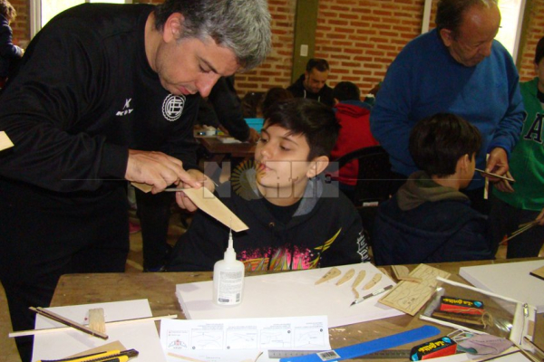 La inolvidable experiencia de construir aviones