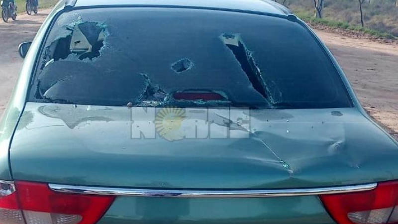 Quiso esquivar un piquete con su vehículo y terminó en el hospital