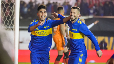 Boca demostró que está muy fino arriba y trepó a la punta