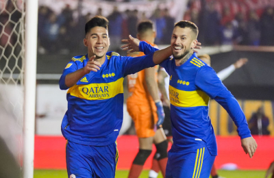 Boca demostró que está muy fino arriba y trepó a la punta