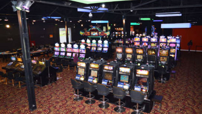 Agredió al conductor que lo llevaba a dedo y tras asaltarlo se fue al casino