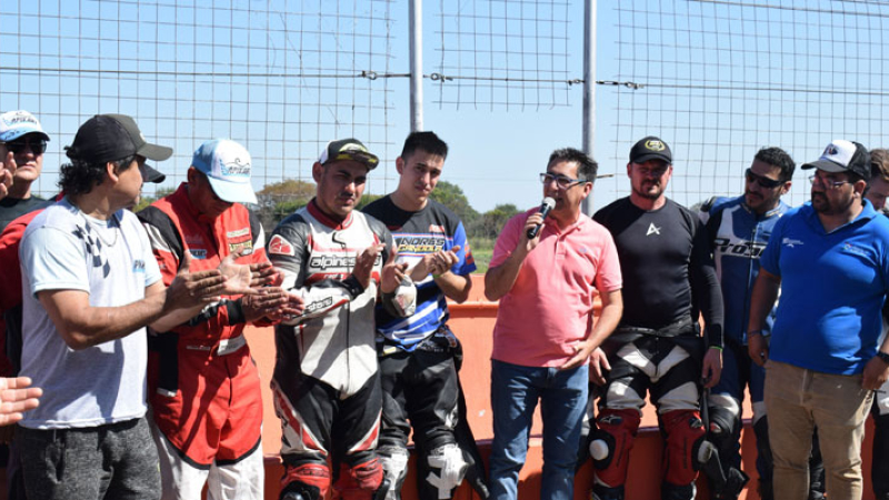 Los pilotos calentaron el asfalto del Guarnieri en la previa del Top Race