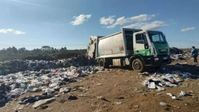 Murió aplastado por un camión compactador de basura
