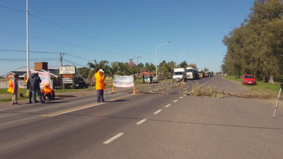 Villa Ocampo: continúa el reclamo de obreros por deuda de constructora chaqueña