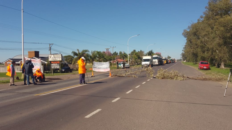Villa Ocampo: continúa el reclamo de obreros por deuda de constructora chaqueña