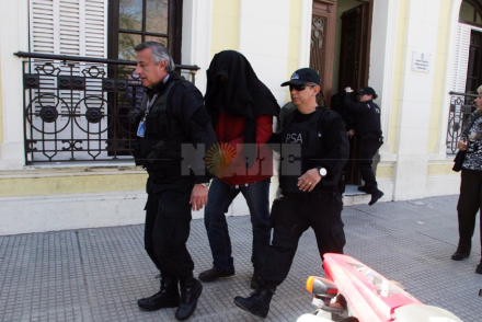 policia aeroportuario detenido.JPG